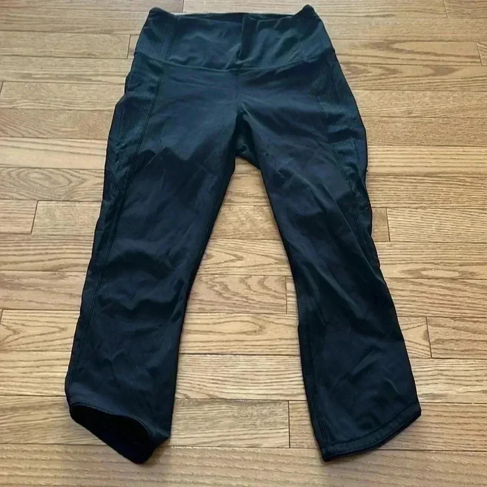 [6]Lululemon  Black Capri